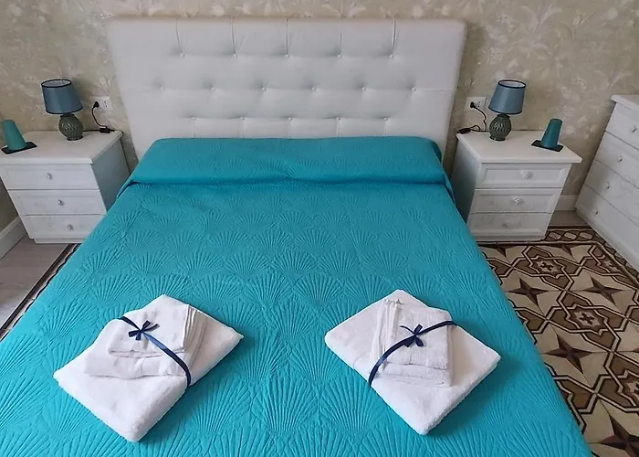 Essential Guest Room